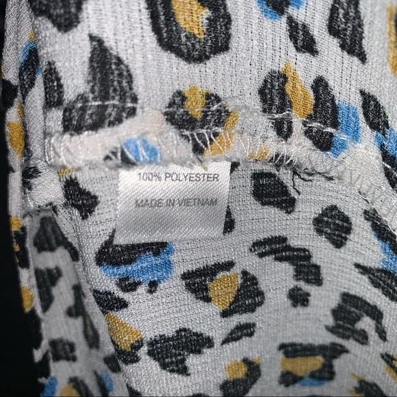 Women’s S CHARMING CHARLIE Multicolored Cheetah Print S/S Twist Career Shirt NEW - Picture 5 of 10